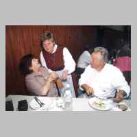 59-09-1026 1. Kirchspieltreffen 1995. Wilma und Harry Schlisio, hinten Frau Winkler 1. Vorsitzende der Ostpreussen von Buchen .JPG
